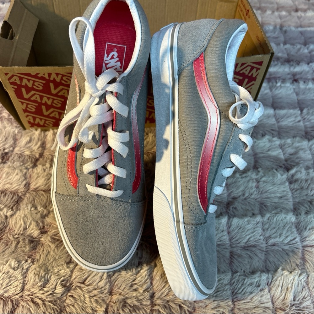 Vans Off The Wall Kids Sneakers
Size 5.5 - Picture 3 of 6